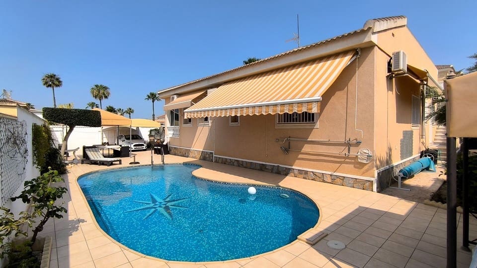 3 camera da letto Villa in vendita in Pueblo Bravo con piscina - 450.000 € (Rif: 9043834)