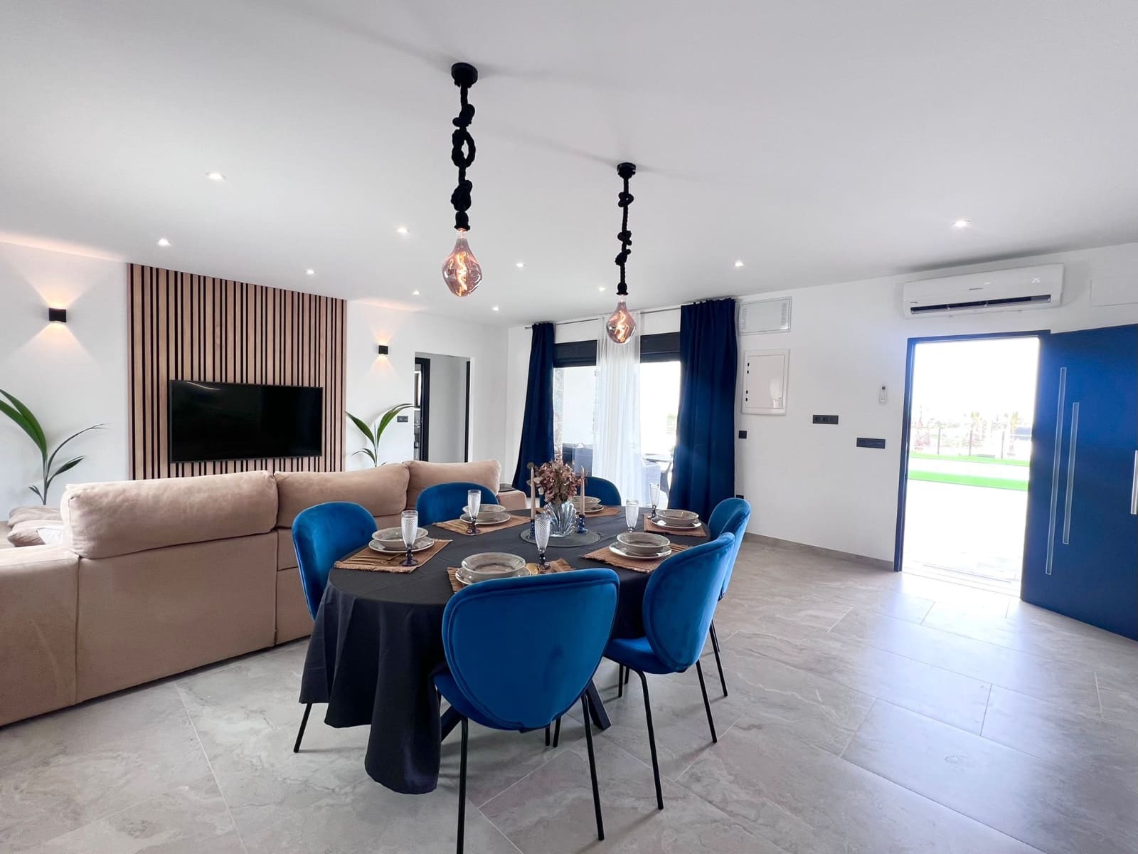 4 slaapkamer Villa te koop in Ciudad Quesada met zwembad - € 1.300.000 (Ref: 9049534)