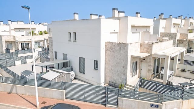 3 soveværelse Semi-Rækkehus til salg i Aguas Nuevas, Torrevieja med swimmingpool - € 299.900 (Ref: 9060204)