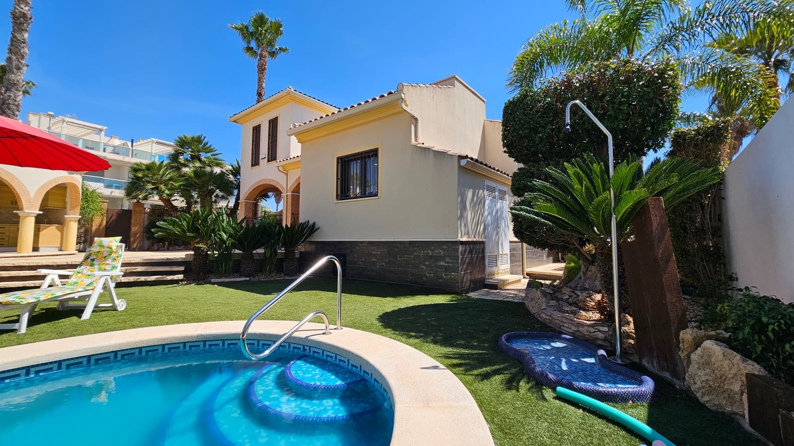 4 makuuhuone Huvila myytävänä paikassa Dona Pepa mukana uima-altaan - 565 000 € (Ref: 9091936)