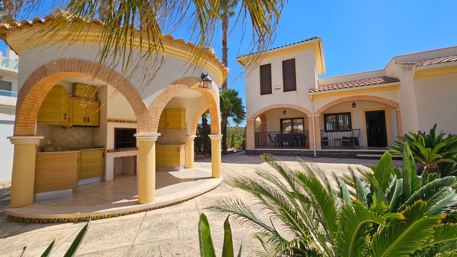 4 makuuhuone Huvila myytävänä paikassa Dona Pepa mukana uima-altaan - 565 000 € (Ref: 9091936)