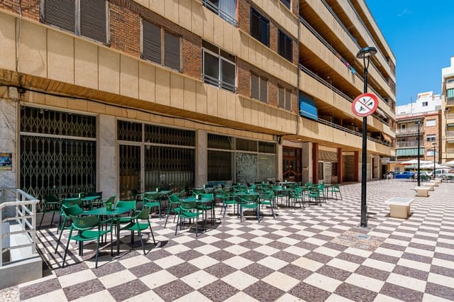 Apartamento de 3 habitaciones en Torrevieja en venta con garaje - 319.000 € (Ref: 9104674)