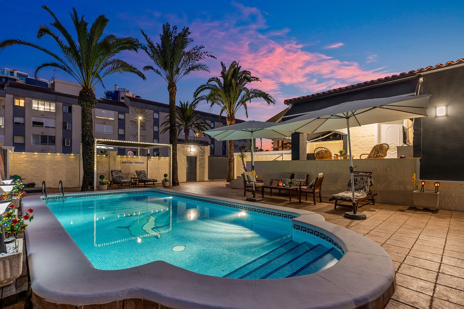 Chalet de 4 habitaciones en Rocio del Mar en venta - 735.000 € (Ref: 9111049)