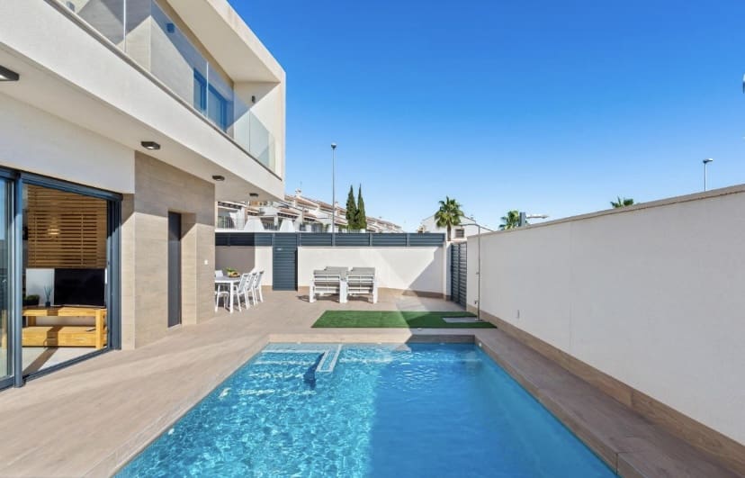 3 bedroom Villa for sale in San Miguel de Salinas with pool - € 355,000 (Ref: 9113977)