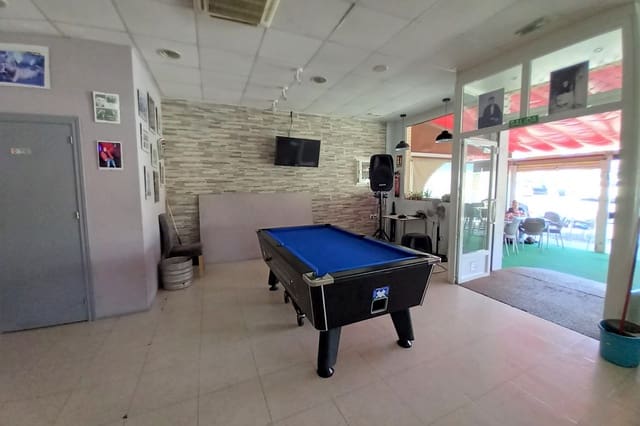 Commercieel te koop in Guardamar del Segura met garage - € 200.000 (Ref: 9128054)