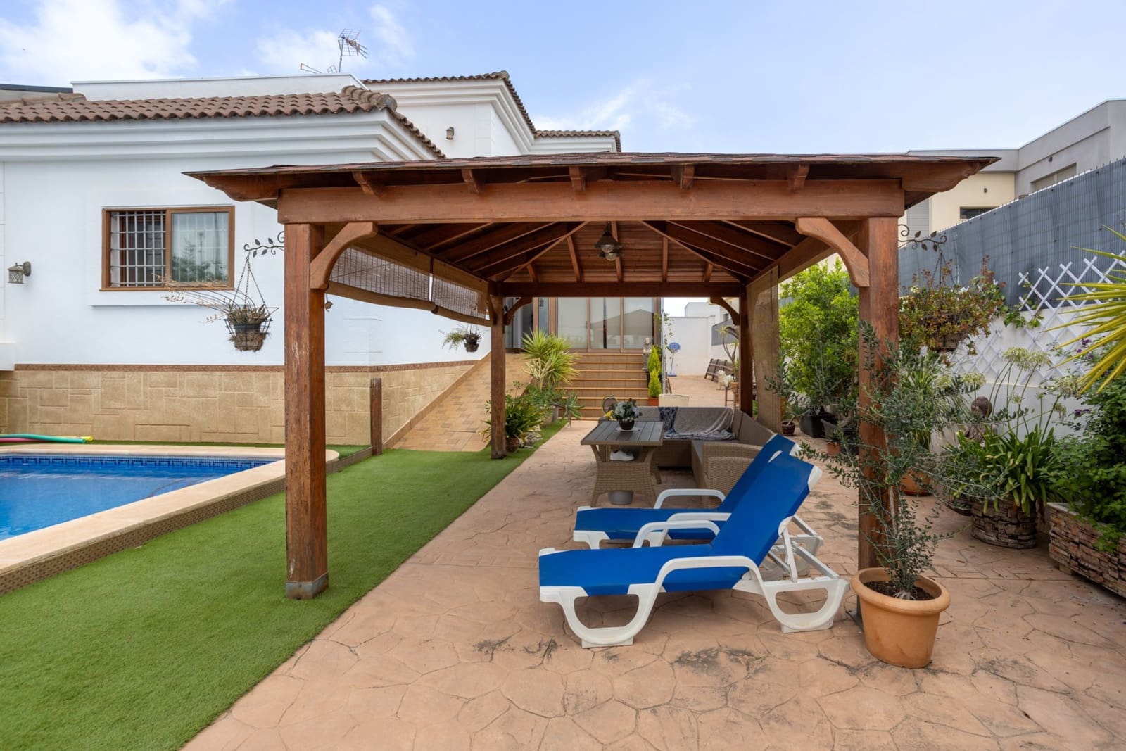 4 soveværelse Semi-Rækkehus til salg i Los Montesinos med swimmingpool garage - € 750.000 (Ref: 9129478)