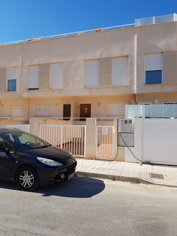 3 sovrum Hus till salu i Playa Flamenca med pool - 189 950 € (Ref: 9130272)