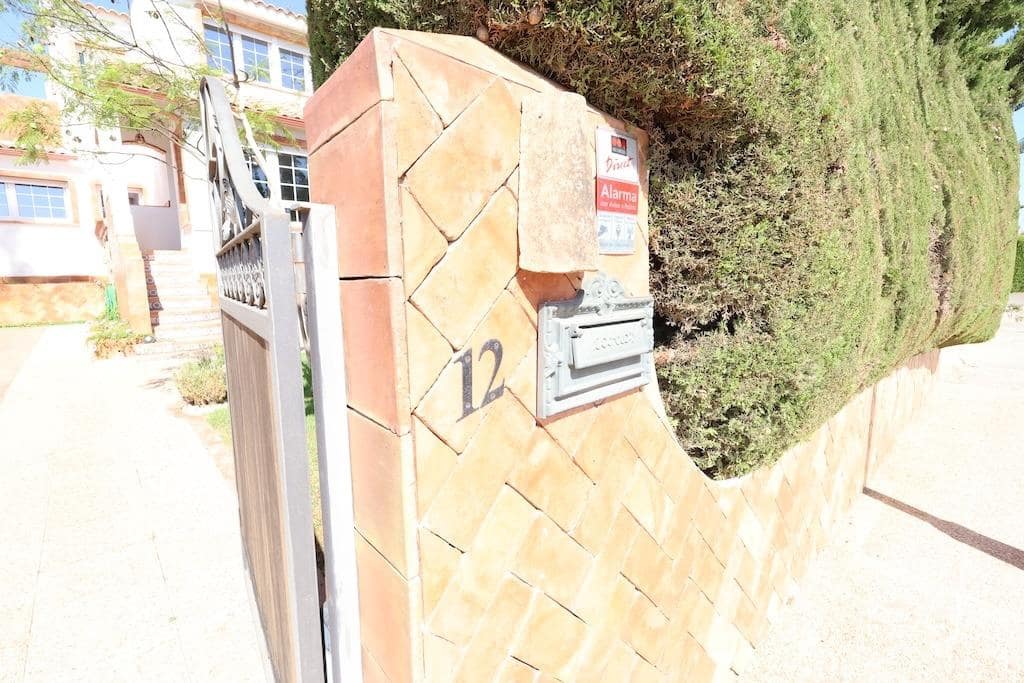 Chalet de 4 habitaciones en Villamartin en venta con garaje - 699.000 € (Ref: 9136901)