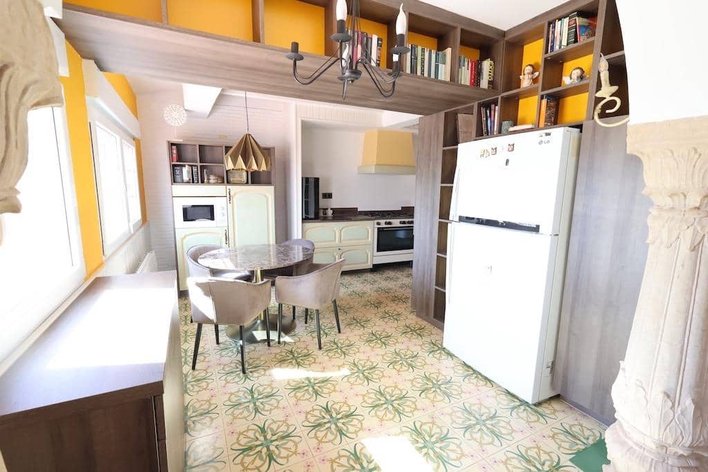 Chalet de 4 habitaciones en Villamartin en venta con garaje - 699.000 € (Ref: 9136901)