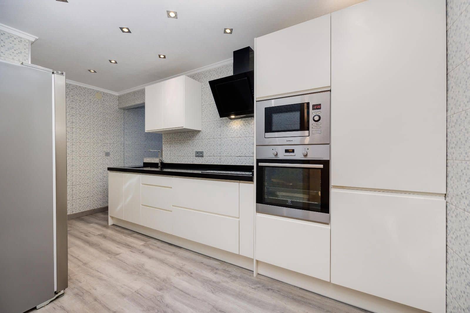 3 bedroom Apartment for sale in Torrevieja with pool - € 249,969 (Ref: 9142696)