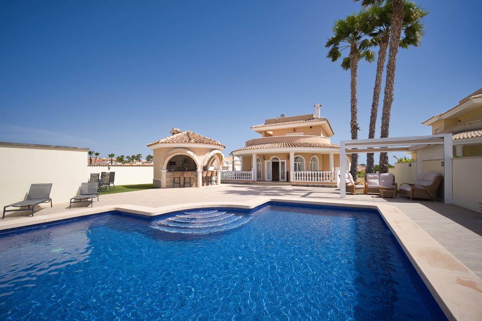 4 soveværelse Villa til salg i Ciudad Quesada med swimmingpool - € 645.950 (Ref: 9167385)