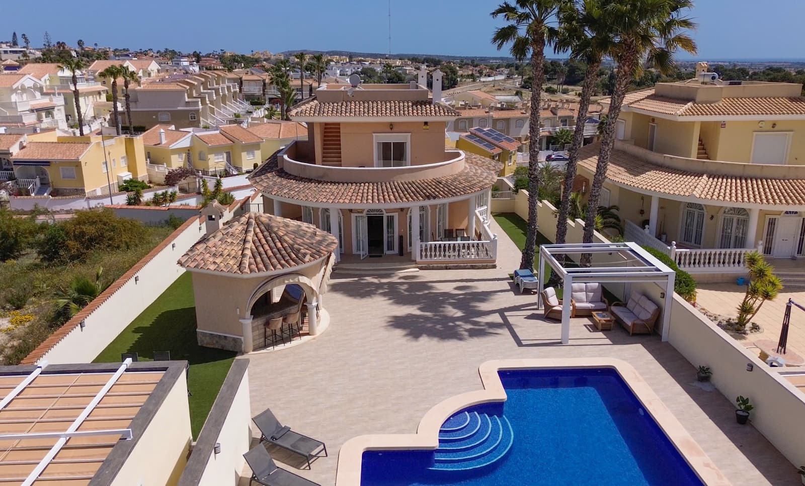 4 soveværelse Villa til salg i Ciudad Quesada med swimmingpool - € 645.950 (Ref: 9167385)