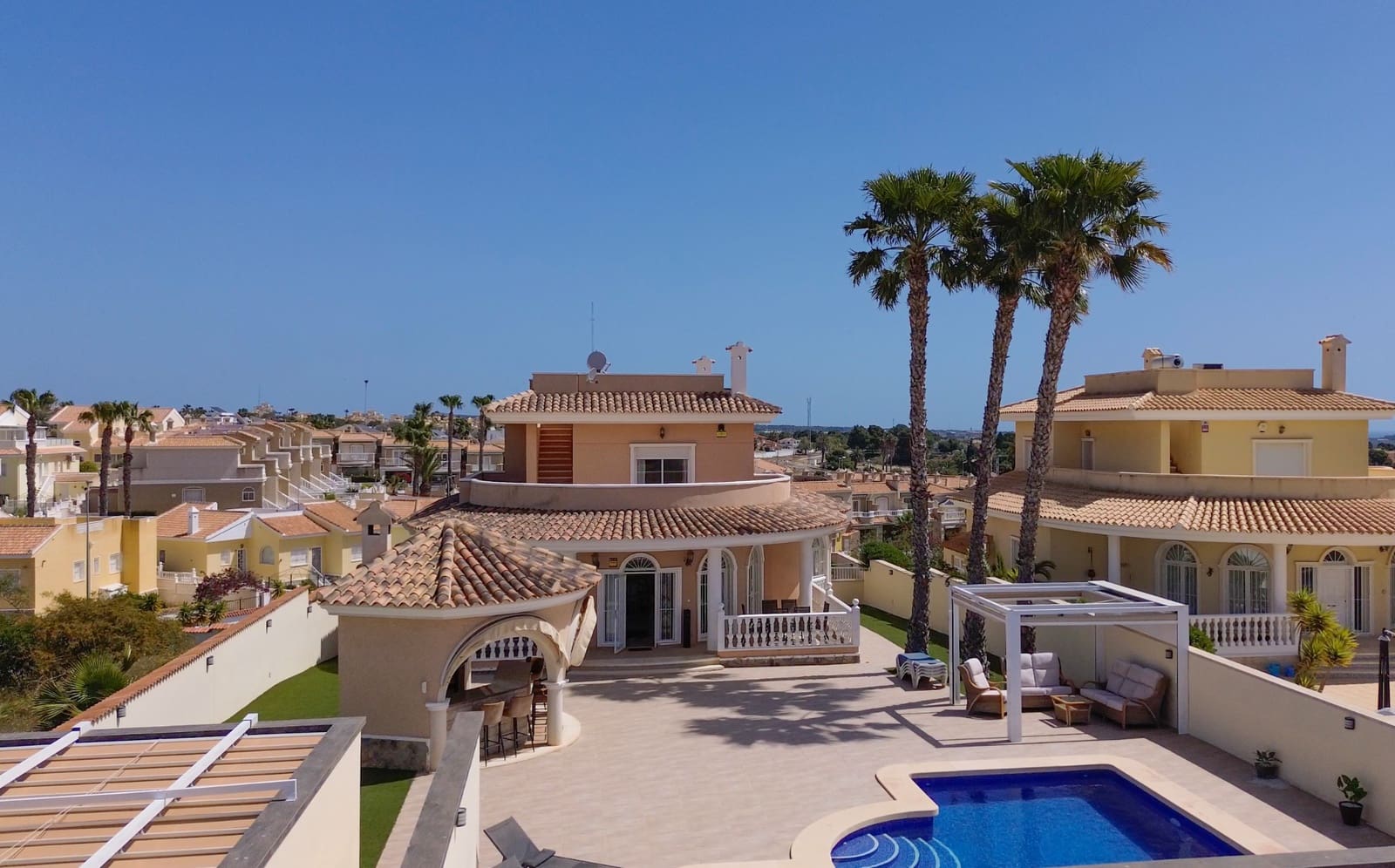 4 soveværelse Villa til salg i Ciudad Quesada med swimmingpool - € 645.950 (Ref: 9167385)