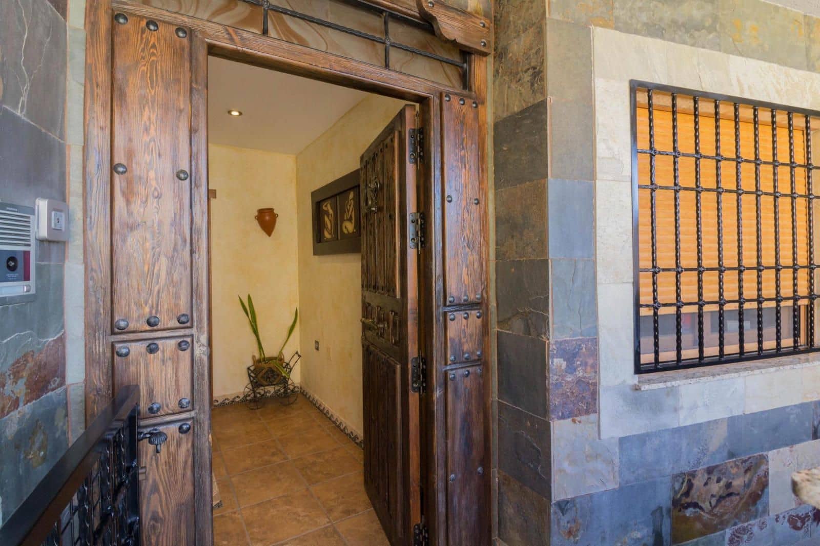 8 soveværelse Villa til salg i Redovan med swimmingpool garage - € 399.969 (Ref: 9180852)