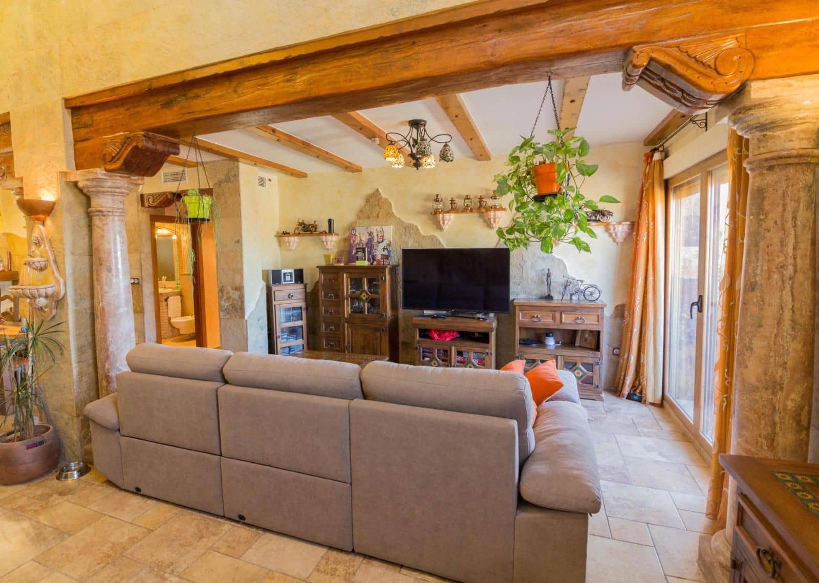 8 soveværelse Villa til salg i Redovan med swimmingpool garage - € 399.969 (Ref: 9180852)