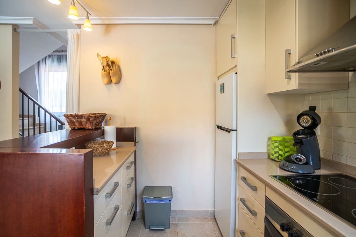 3 chambre Maison de Ville à vendre à Torrevieja avec piscine - 285 000 € (Ref: 9198352)