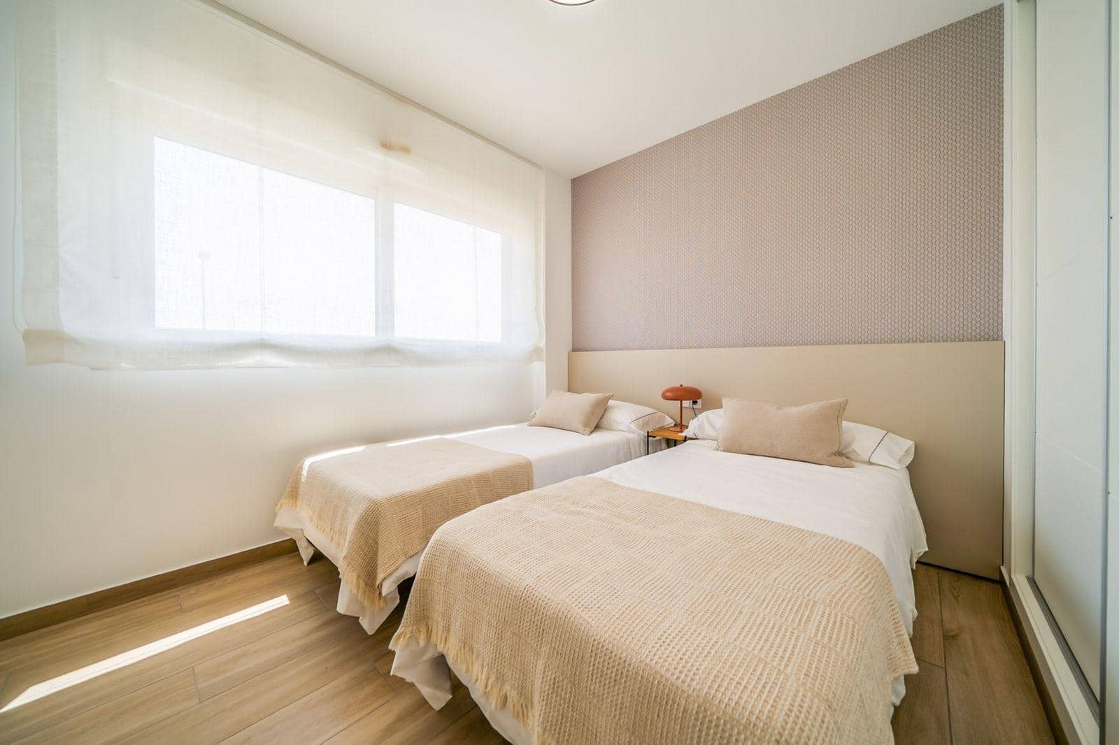 2 soveværelse Lejlighed til salg i Orihuela Costa med swimmingpool garage - € 239.900 (Ref: 9215972)