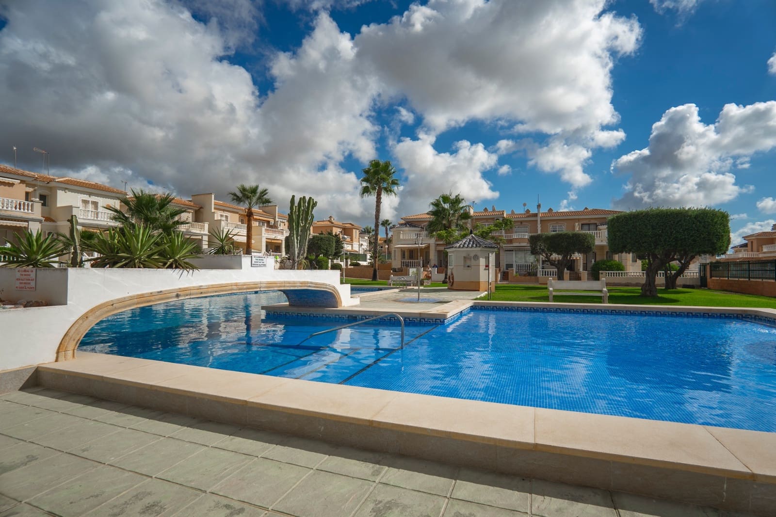 3 quarto Casa em Banda para venda em Dona Pepa com piscina - 249 950 € (Ref: 9221424)