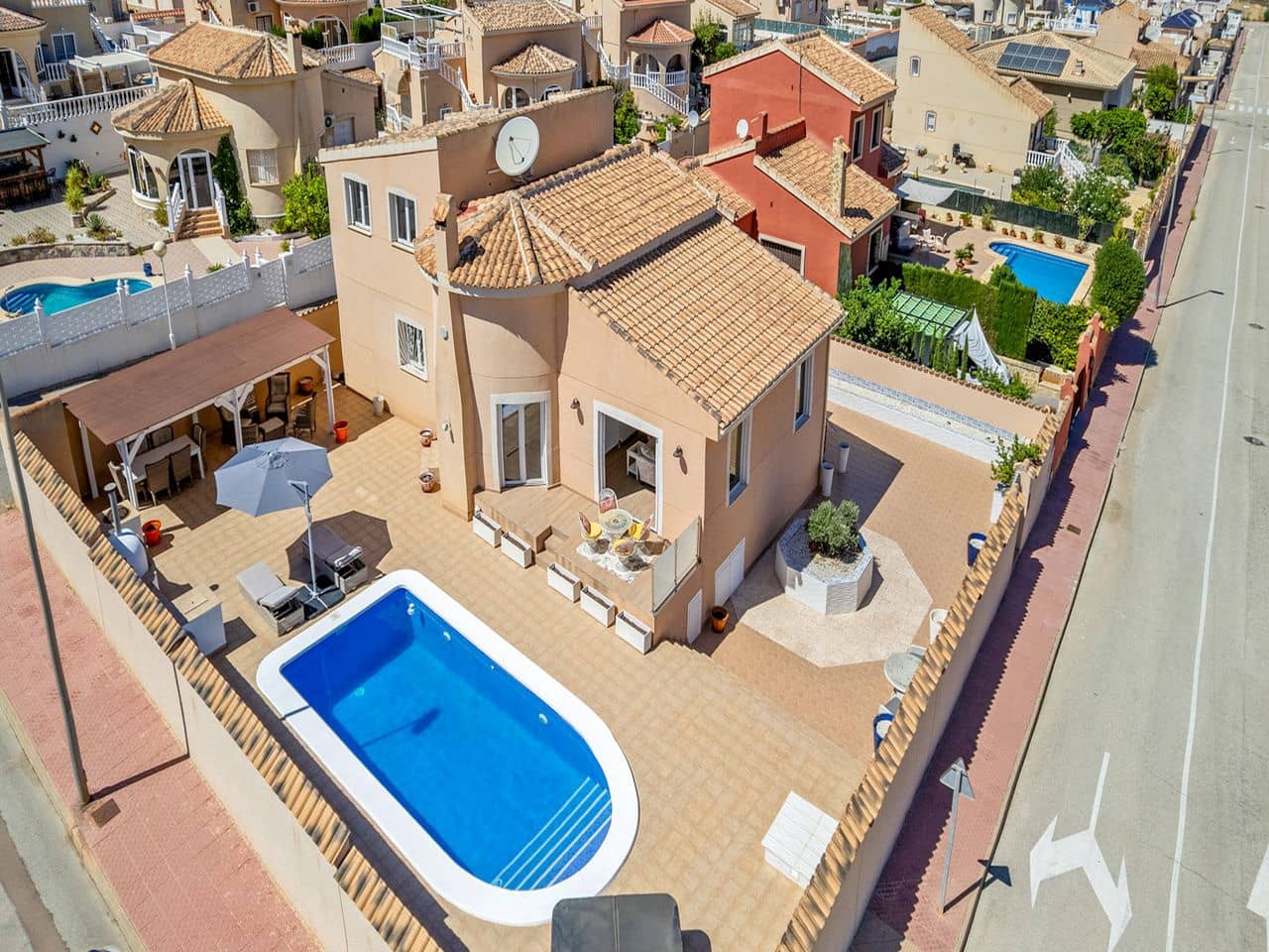 3 bedroom Villa for sale in Ciudad Quesada with pool garage - € 449,000 (Ref: 9230858)