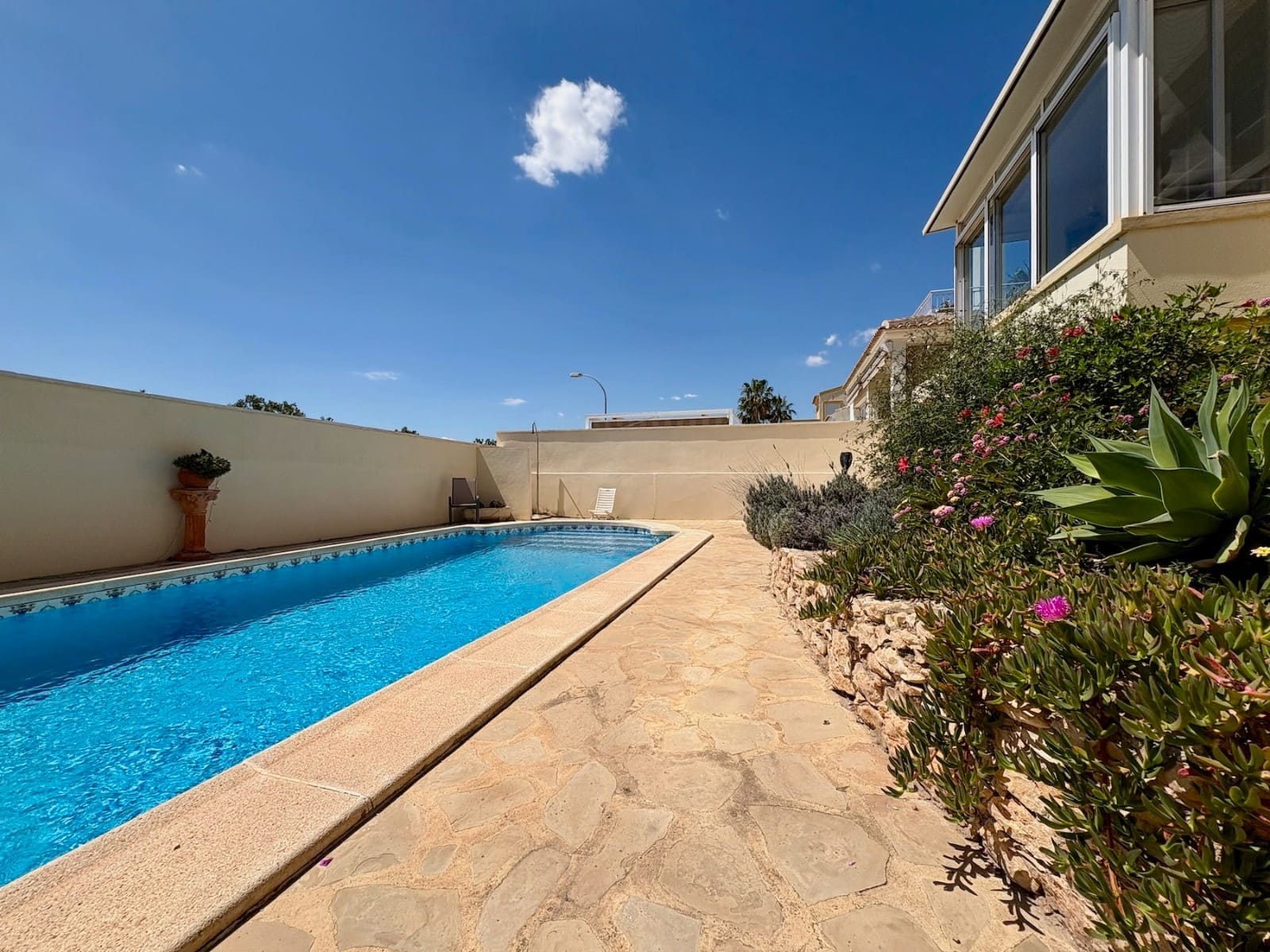 3 bedroom Villa for sale in Villamartin with pool - € 435,000 (Ref: 9231316)