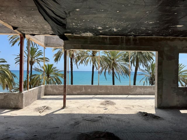 Villa til salg i Punta Prima, Orihuela med swimmingpool - € 2.750.000 (Ref: 9231319)