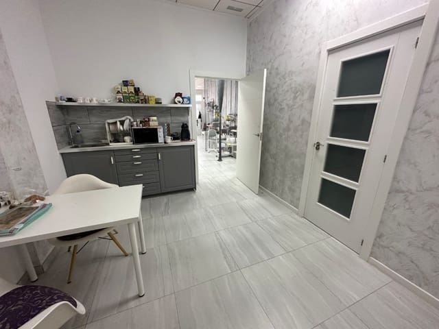 Commercial for sale in La Zenia, Orihuela - € 230,000 (Ref: 9232327)