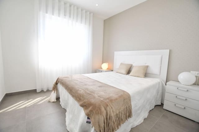 Bungalow de 2 habitaciones en San Miguel de Salinas en venta con piscina garaje - 262.900 € (Ref: 9232357)