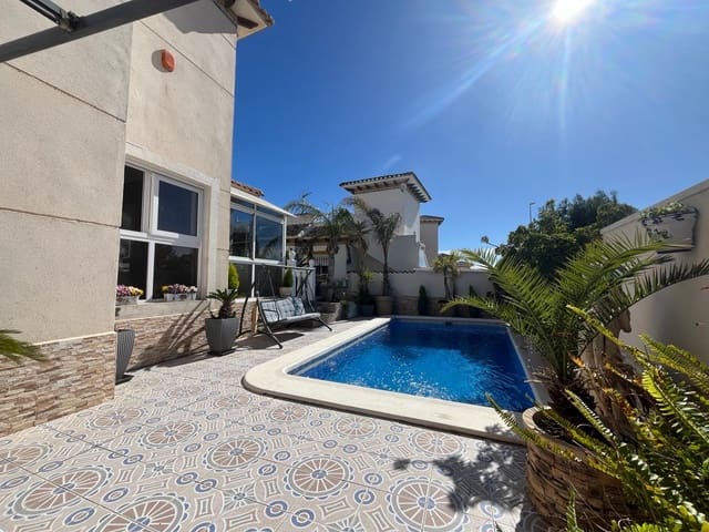 Chalet de 4 habitaciones en Playa Flamenca, Orihuela en venta con piscina garaje - 399.999 € (Ref: 9239726)