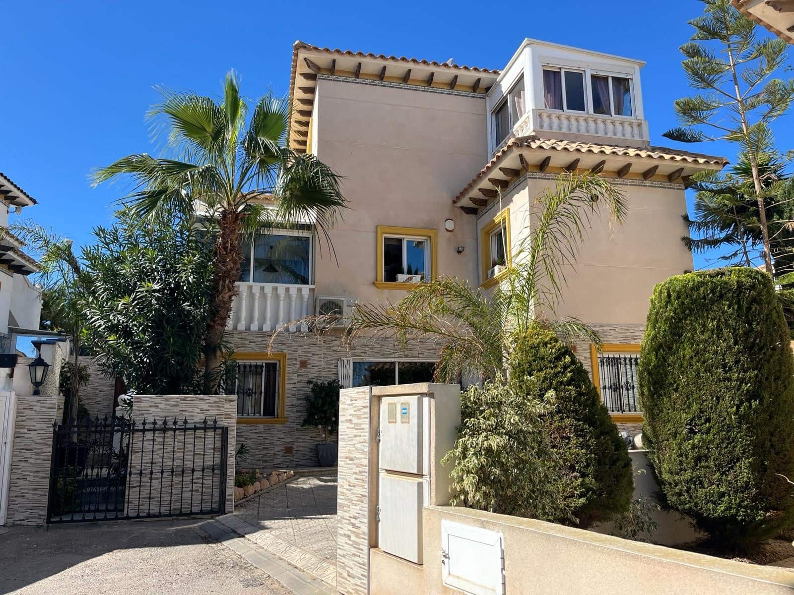 4 soveværelse Villa til salg i Playa Flamenca med swimmingpool garage - € 399.999 (Ref: 9239726)
