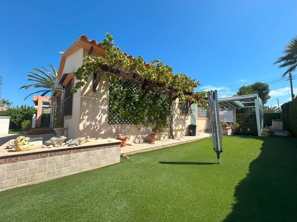3 soverom Villa til salgs i Cabo Roig med svømmebasseng garasje - € 790 000 (Ref: 9251868)