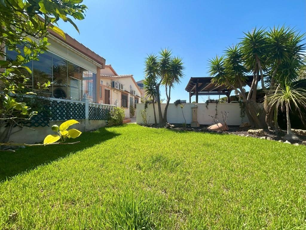 3 soverom Villa til salgs i Cabo Roig med svømmebasseng garasje - € 790 000 (Ref: 9251868)