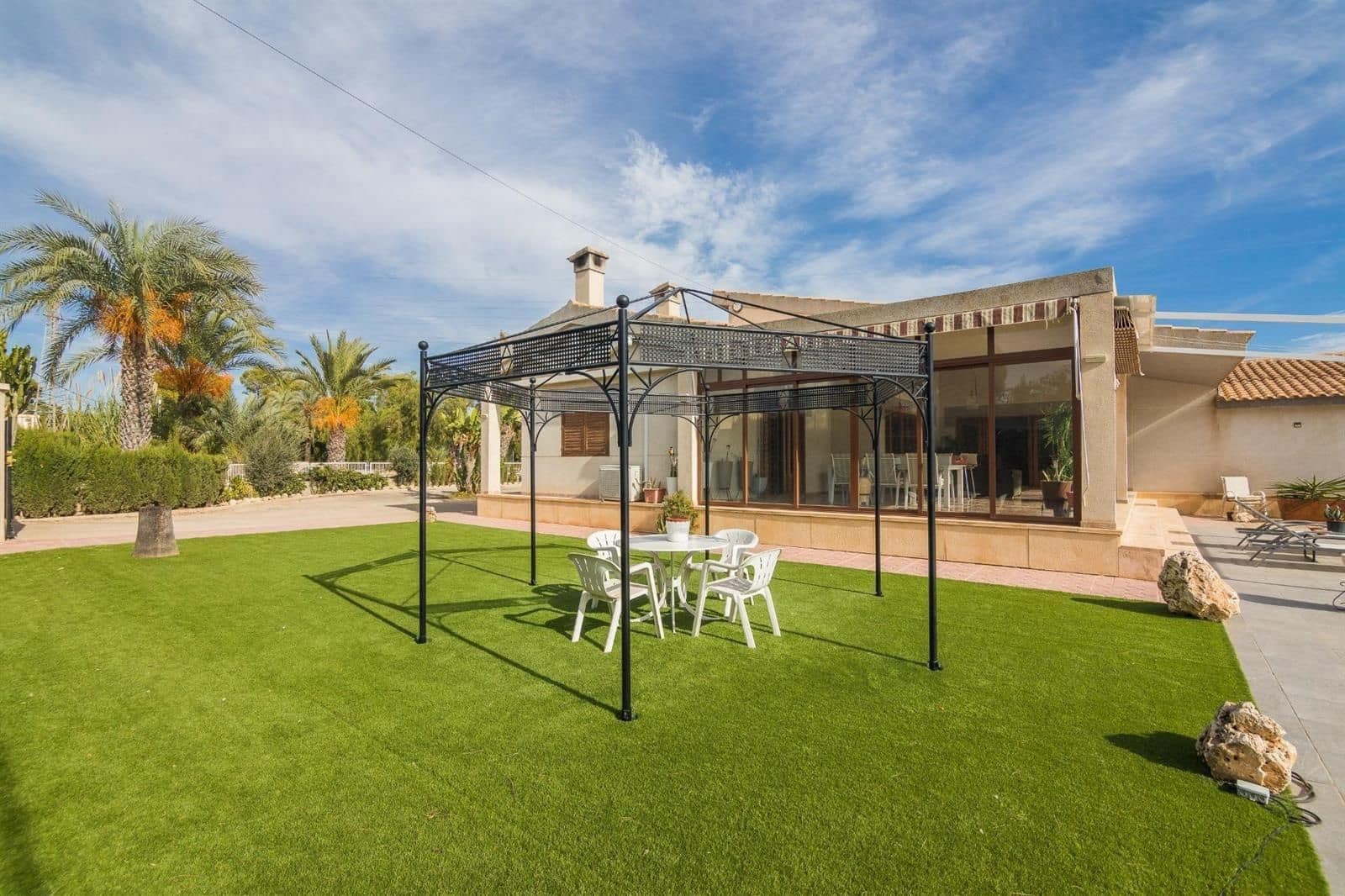 Chalet de 5 habitaciones en Elche / Elx en venta con piscina - 690.000 € (Ref: 9280947)