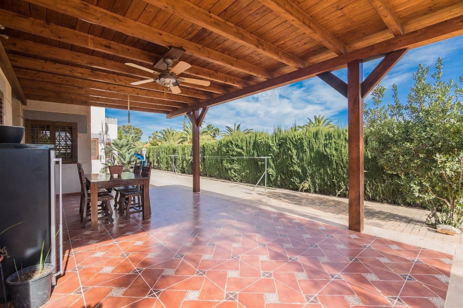 Chalet de 5 habitaciones en Elche / Elx en venta con piscina - 690.000 € (Ref: 9280947)