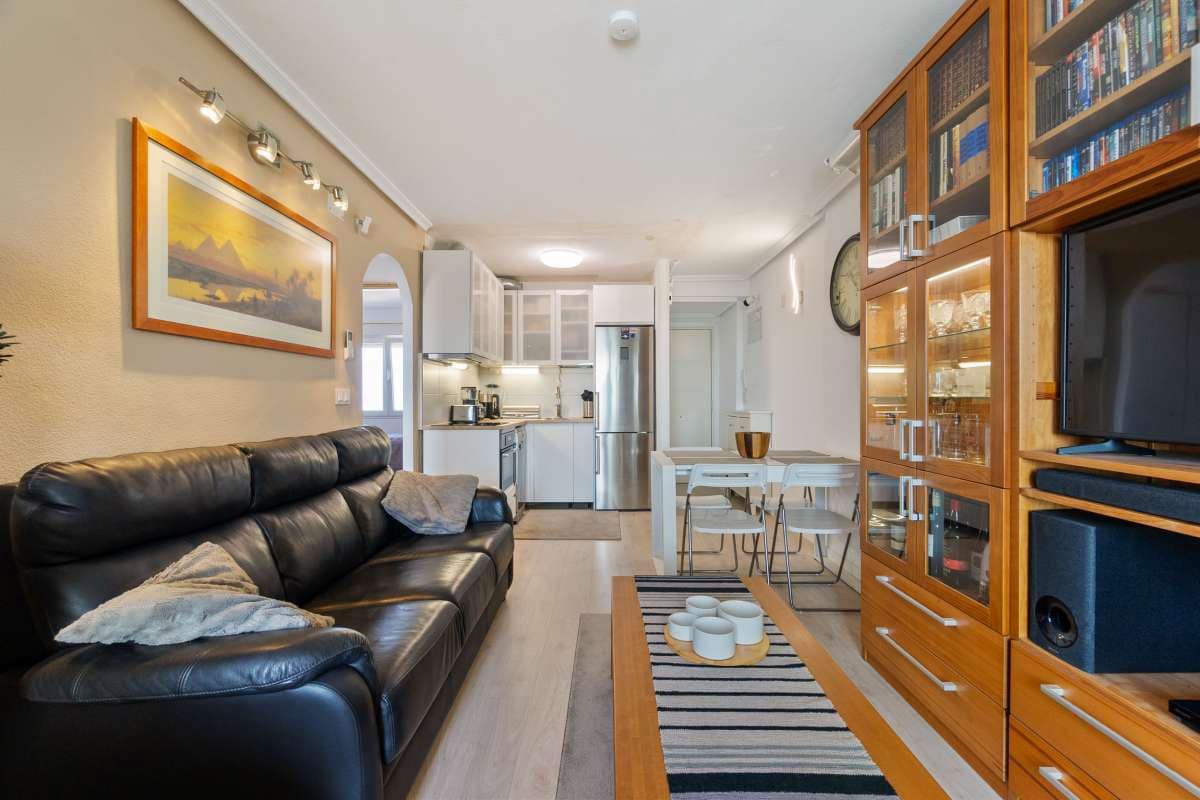 2 bedroom Apartment for sale in Torrevieja with pool - € 129,900 (Ref: 9287545)