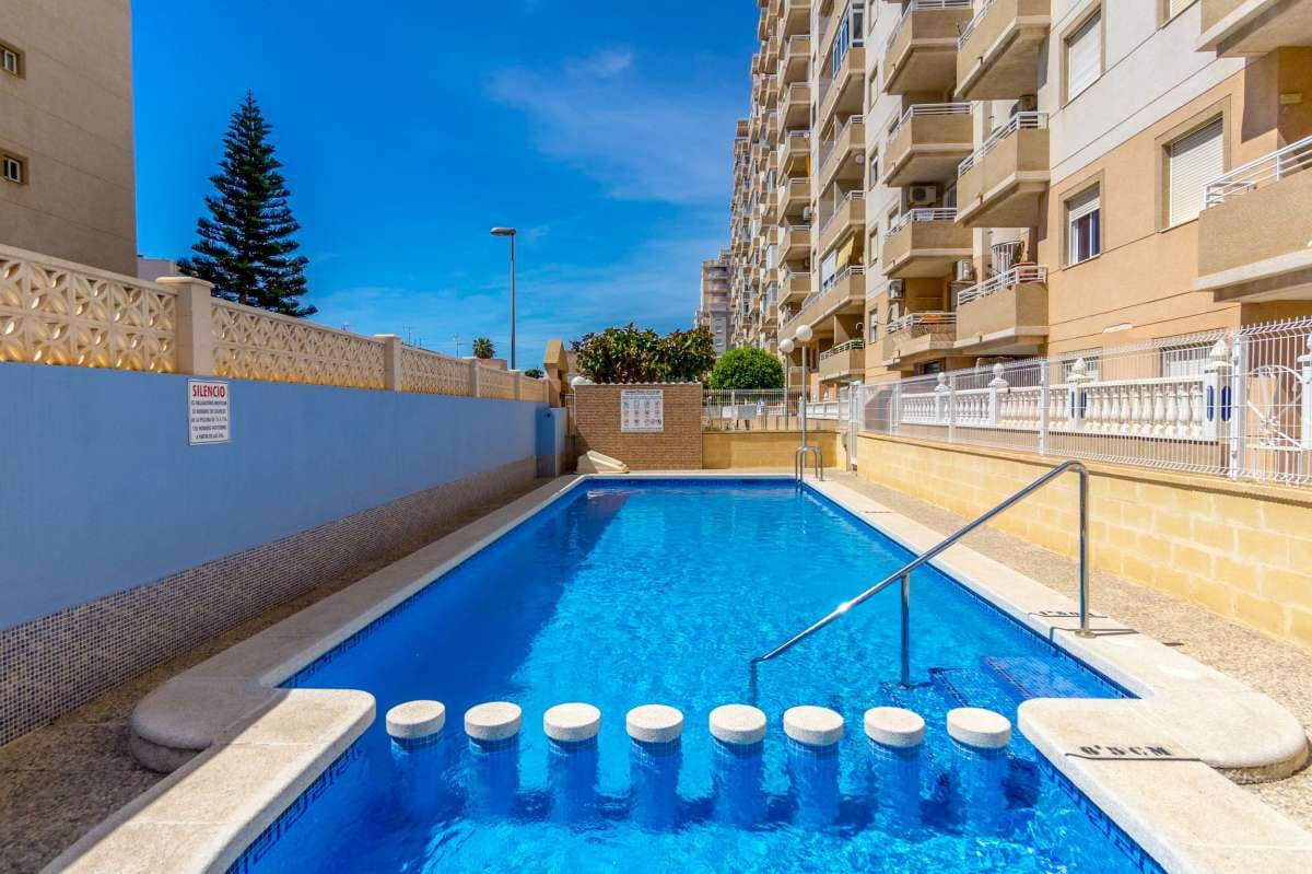 2 bedroom Apartment for sale in Torrevieja with pool - € 129,900 (Ref: 9287545)