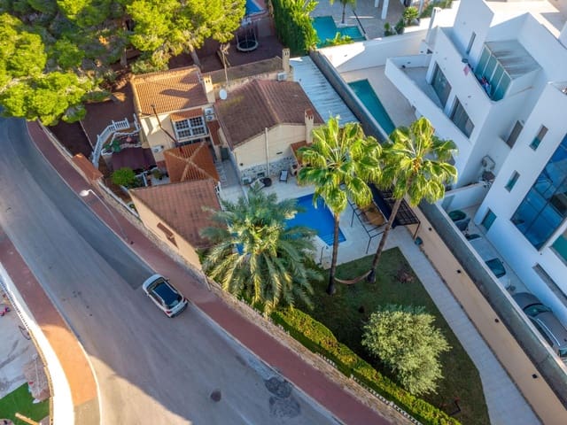 Chalet de 3 habitaciones en Los Balcones en venta con piscina garaje - 490.000 € (Ref: 9306297)