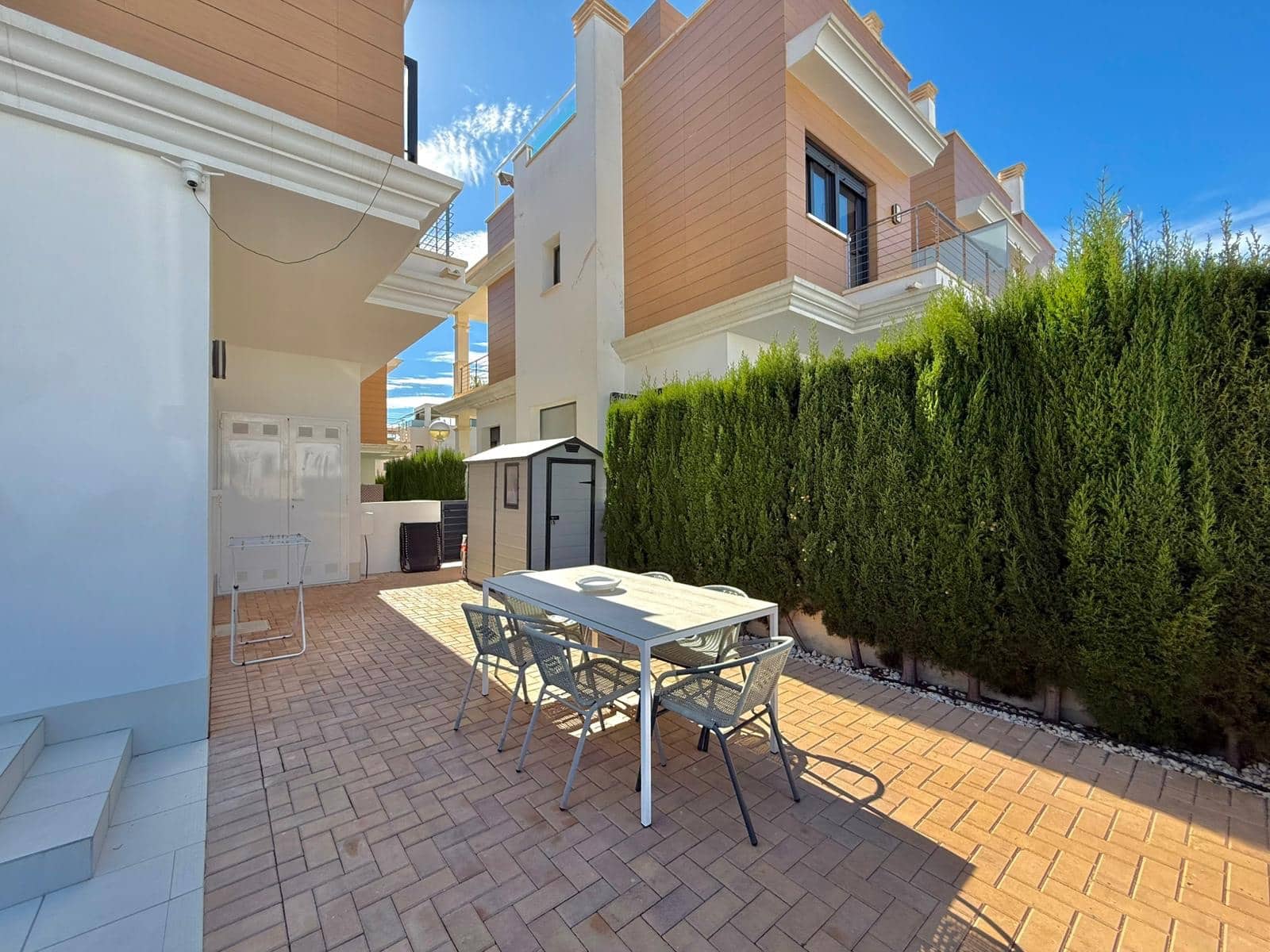 3 sovrum Semi-fristående Villa till salu i Pueblo Bravo - 325 000 € (Ref: 9340119)