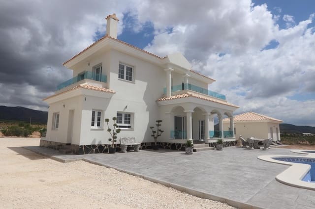 Chalet de 4 habitaciones en Pinoso en venta con piscina garaje - 423.000 € (Ref: 9346827)
