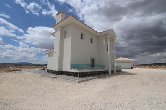 Chalet de 4 habitaciones en Pinoso en venta con piscina garaje - 423.000 € (Ref: 9346827)