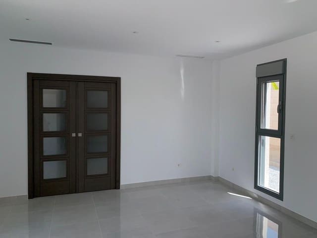 4 bedroom Villa for sale in Pinoso with pool garage - € 436,000 (Ref: 9346832)