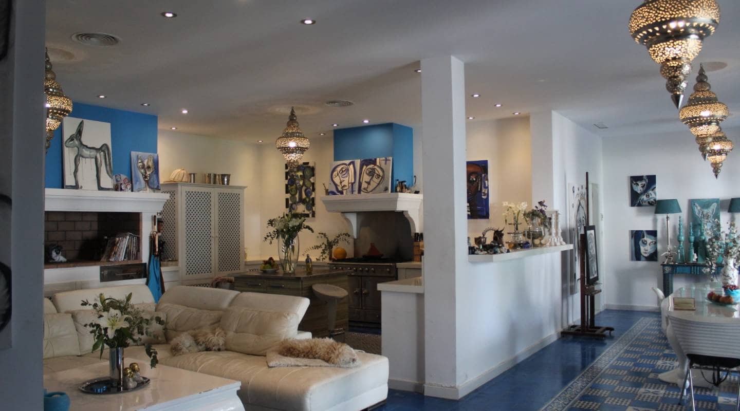 10 soverom Villa til salgs i San Isidro med svømmebasseng garasje - € 799 000 (Ref: 9353179)