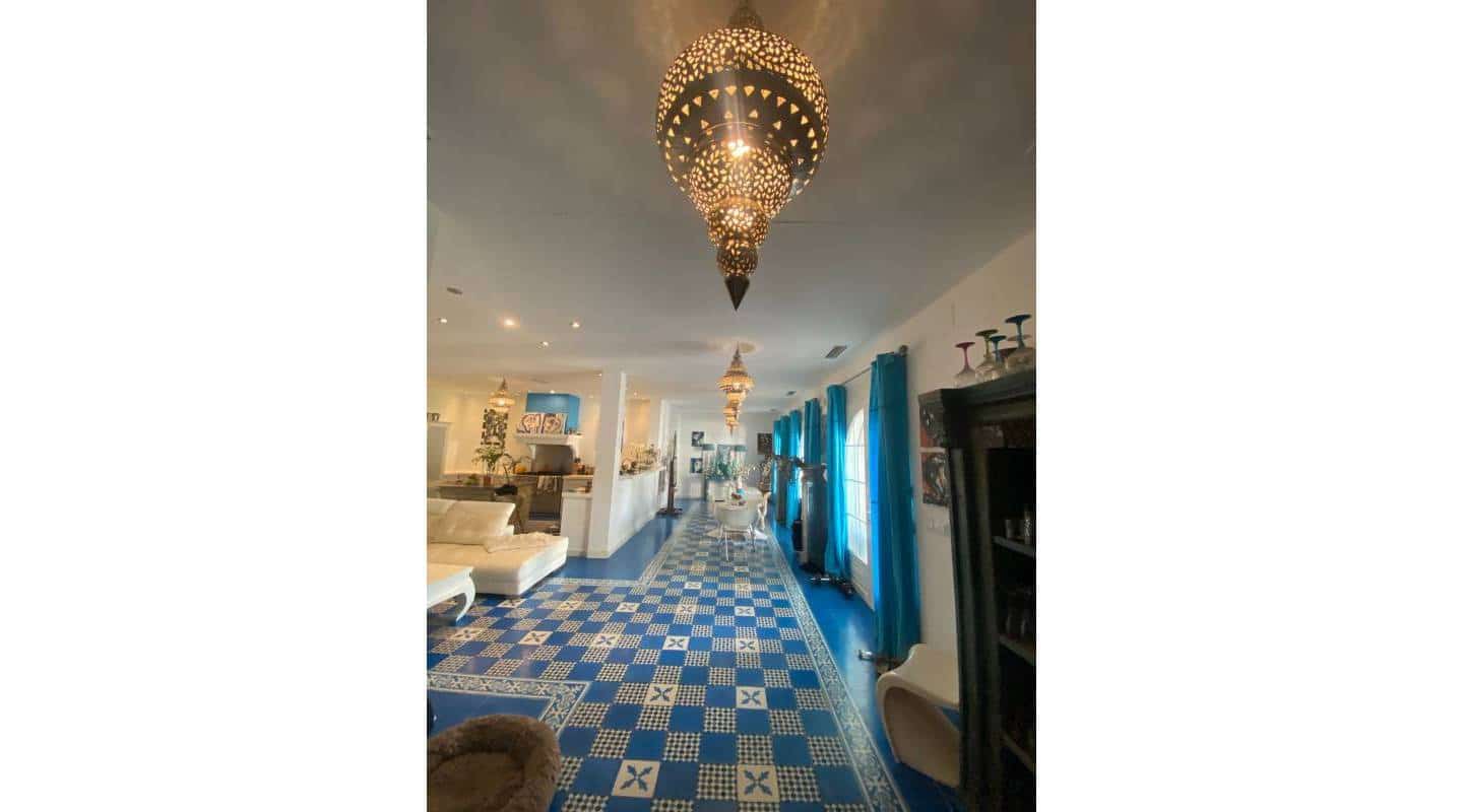 10 soverom Villa til salgs i San Isidro med svømmebasseng garasje - € 799 000 (Ref: 9353179)