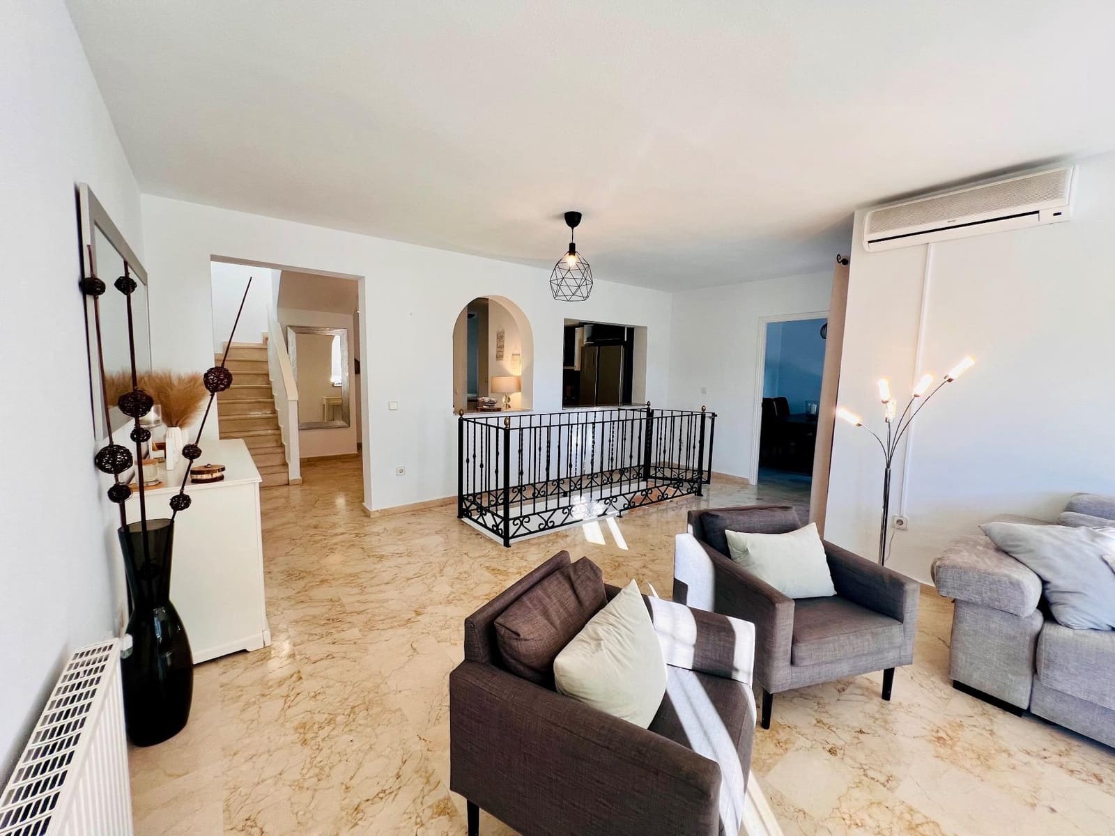 3 makuuhuone Huvila myytävänä paikassa Orihuela Costa mukana uima-altaan - 639 900 € (Ref: 9355574)