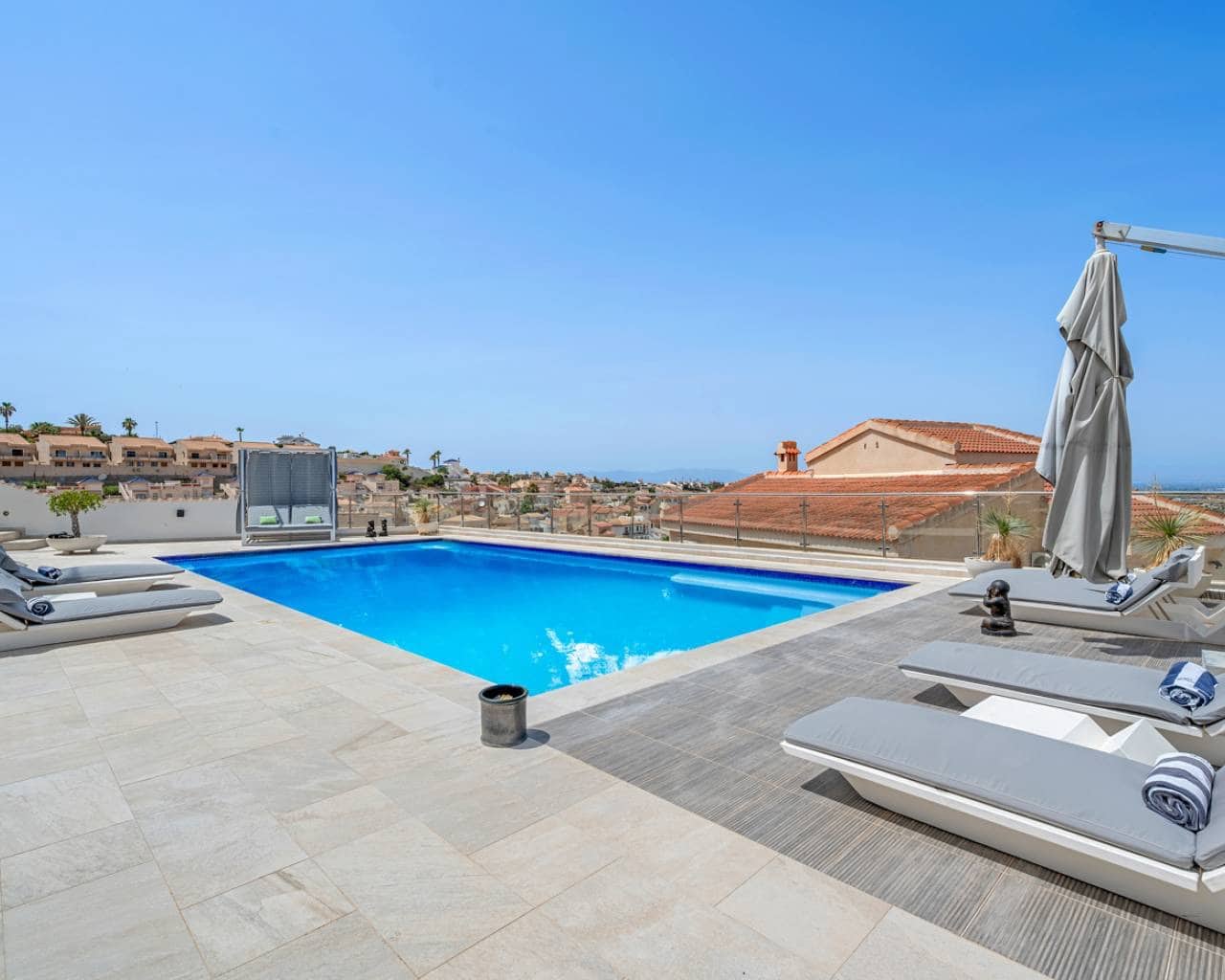 7 slaapkamer Villa te koop in Ciudad Quesada met zwembad - € 1.700.000 (Ref: 9360504)