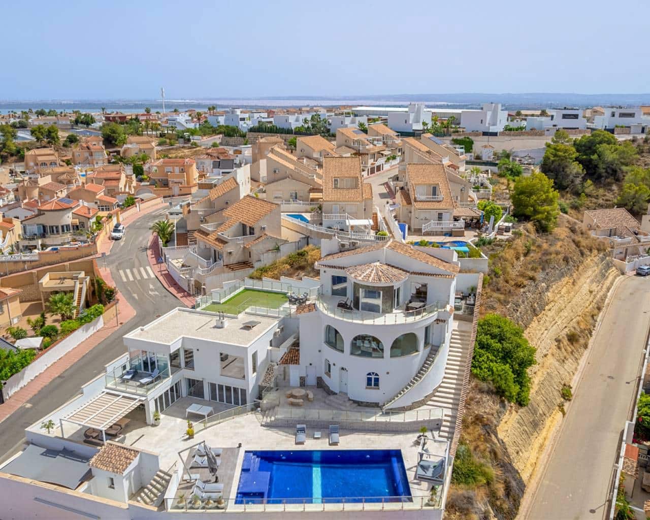 7 slaapkamer Villa te koop in Ciudad Quesada met zwembad - € 1.700.000 (Ref: 9360504)