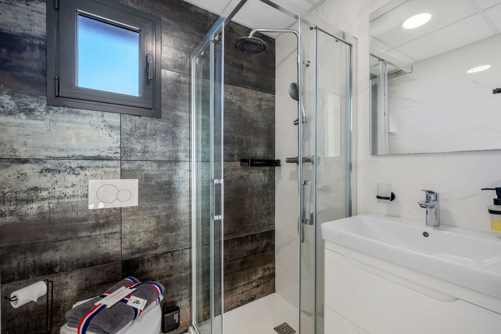 4 slaapkamer Villa te koop in Los Alcazares met zwembad garage - € 649.000 (Ref: 9376623)