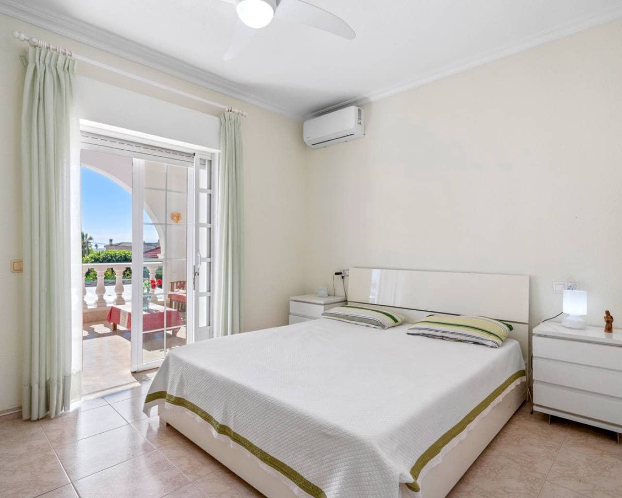 4 slaapkamer Villa te koop in Ciudad Quesada met zwembad garage - € 665.000 (Ref: 9379960)