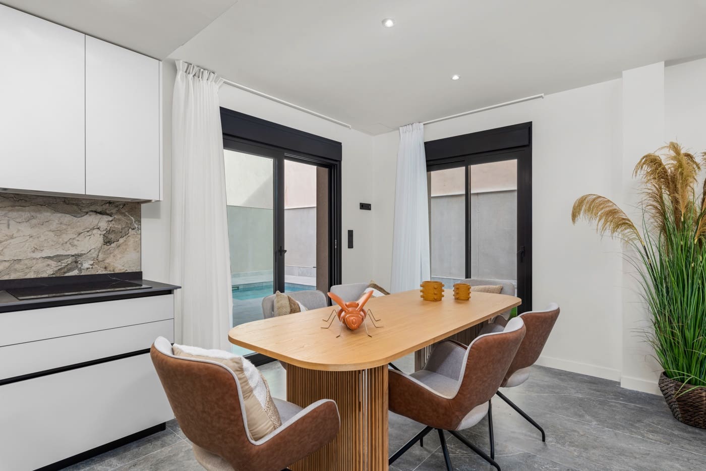 Chalet de 4 habitaciones en Torre de la Horadada en venta con piscina - 698.000 € (Ref: 9382359)