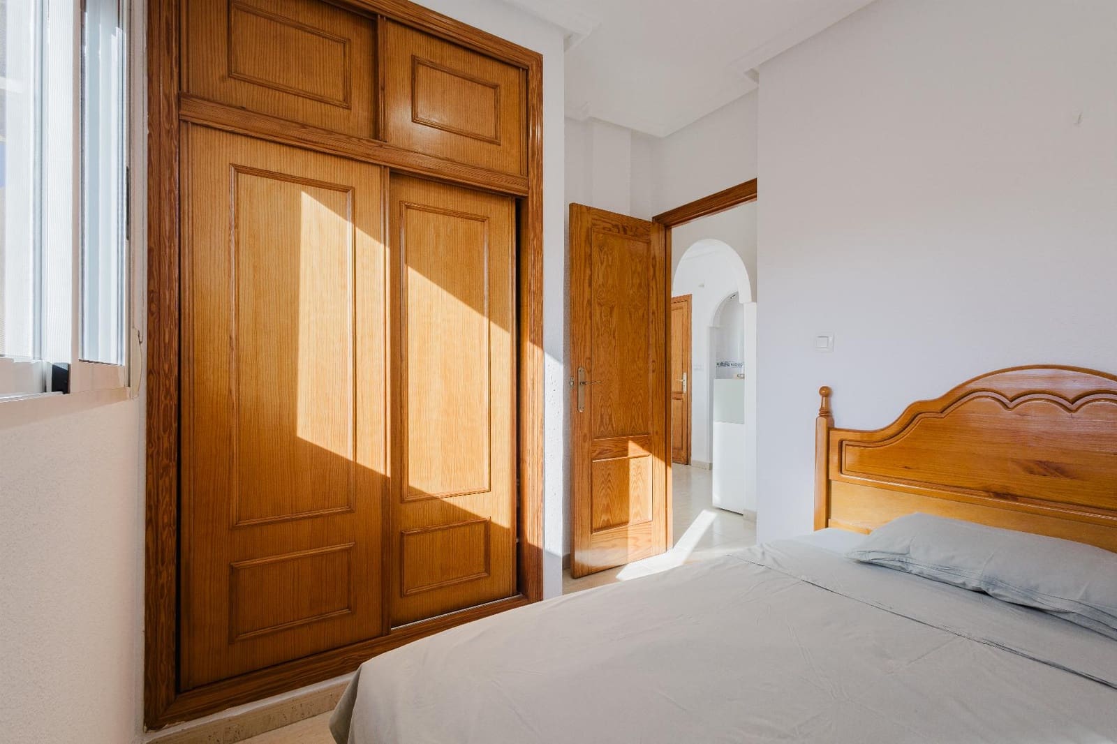 Bungalow de 2 habitaciones en Torrevieja en venta con piscina - 139.900 € (Ref: 9415476)