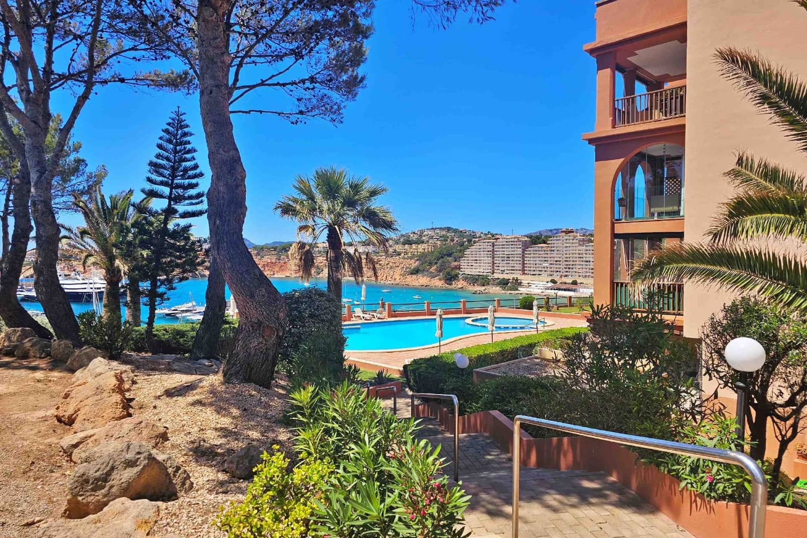 2 sypialnia Apartament na sprzedaż w El Toro / Port Adriano z basenem garażem - 1 195 000 € (Ref: 9424279)